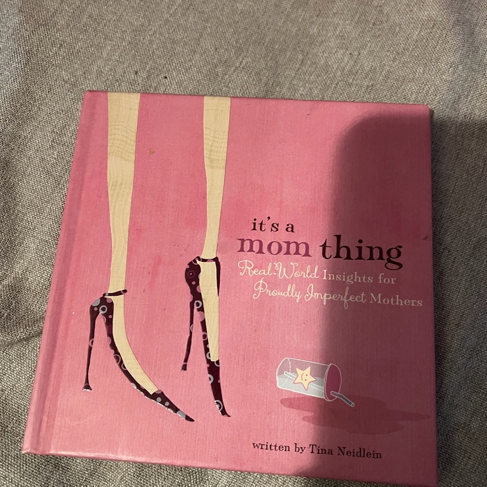 Pink 'It's a Mom Thing' Book